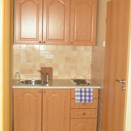 Kucko Panzio Gyor Apartment Bagian luar foto