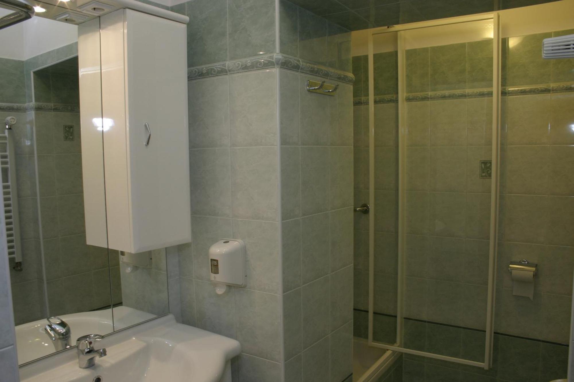 Kucko Panzio Gyor Apartment Bagian luar foto