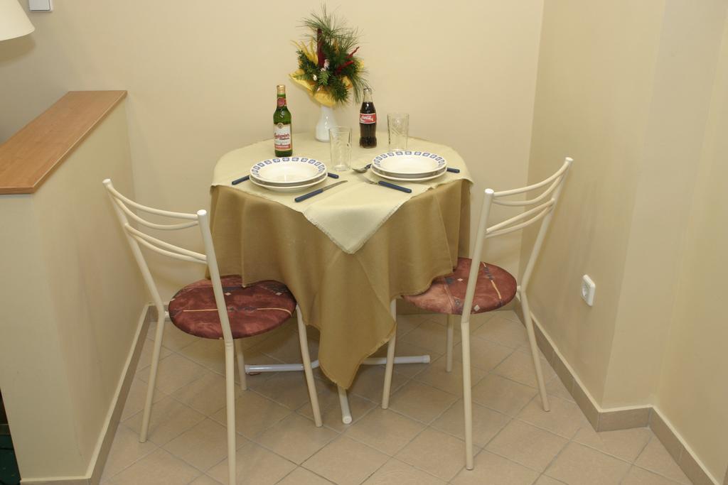 Kucko Panzio Gyor Apartment Bagian luar foto