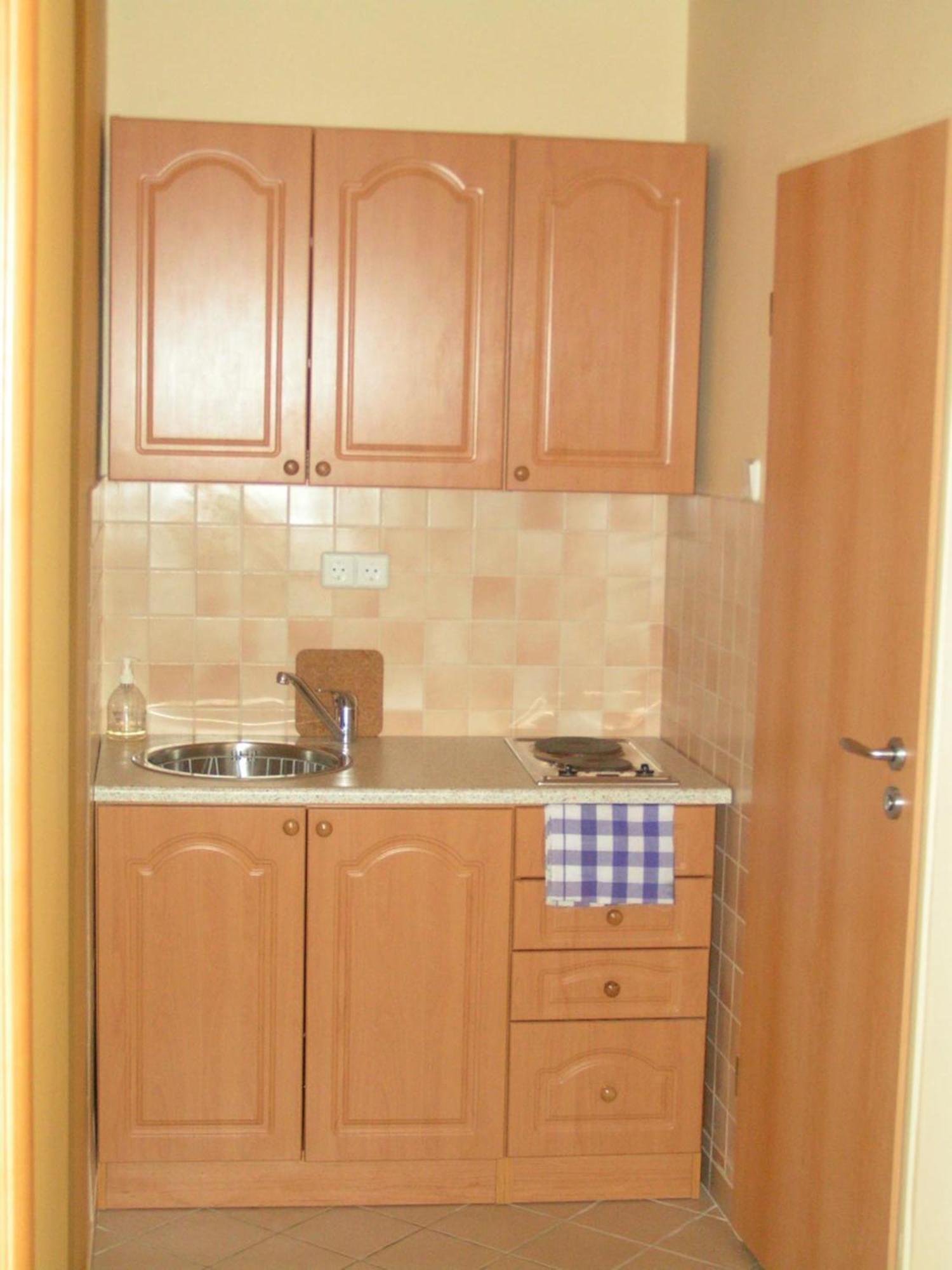 Kucko Panzio Gyor Apartment Bagian luar foto